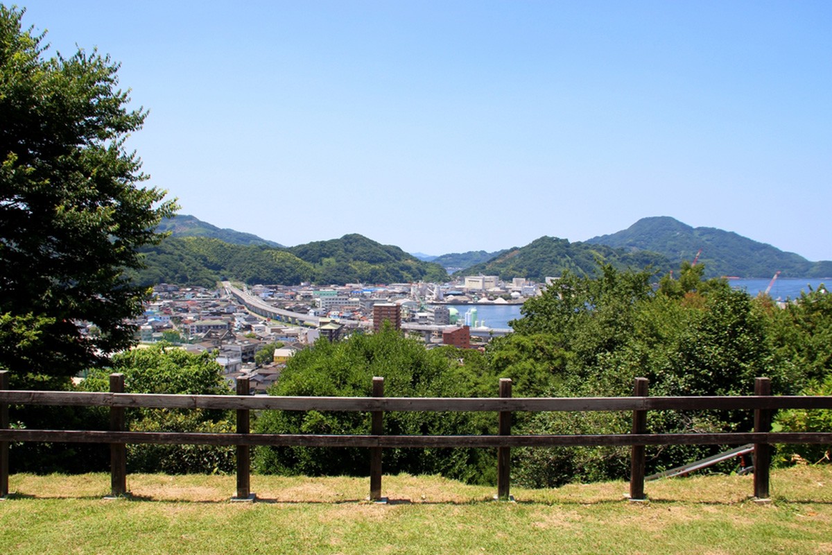 อุวะจิมะ เมืองในอาณัติของปราสาทแสนโคคุของซามูไรญี่ปุ่นอันเลื่องชื่อ 